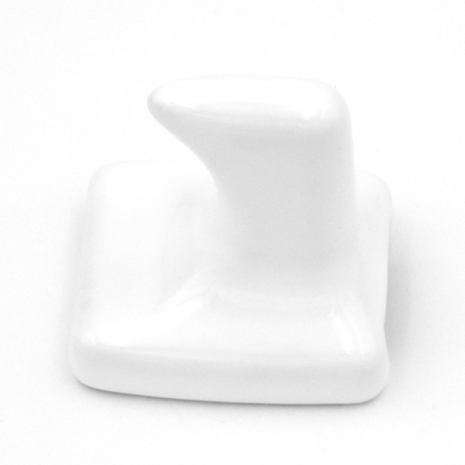 P27410-W Ganchos para una sola capa de cerámica blanca, proyección de 2 1/2" con nogal